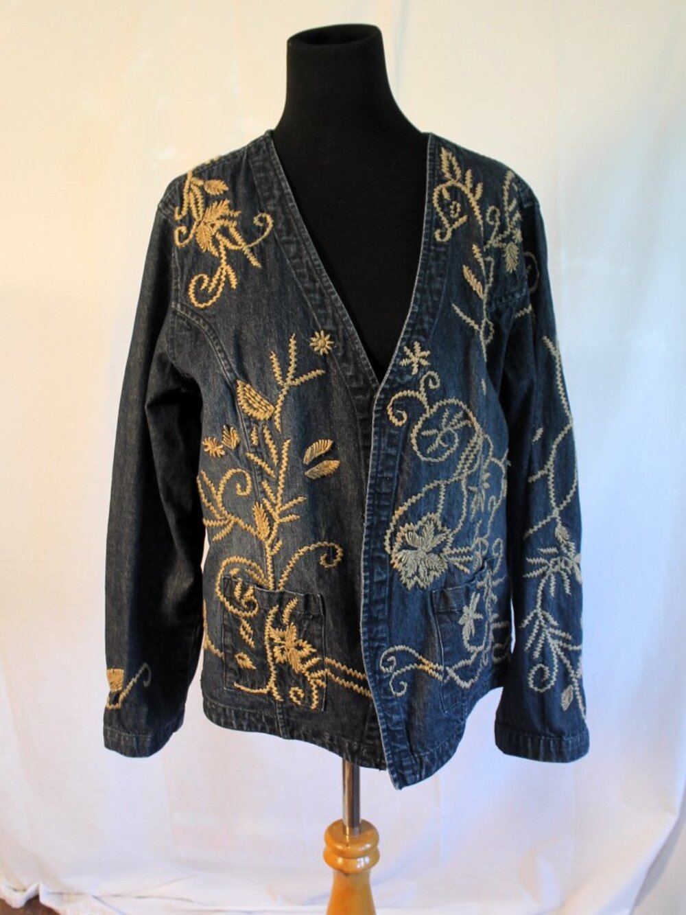 Chico's Embroidered Denim Blazer Size 2 (Large)